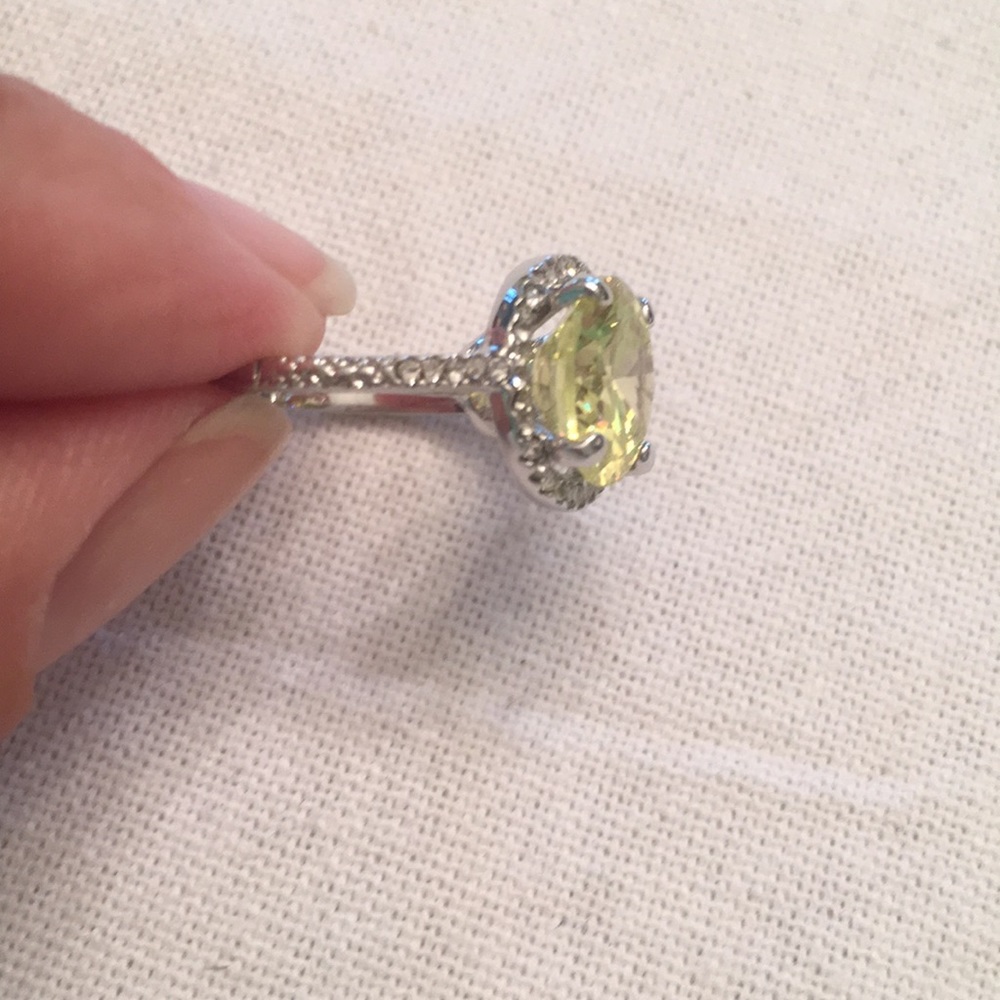 Ring - Picture 3 of 6